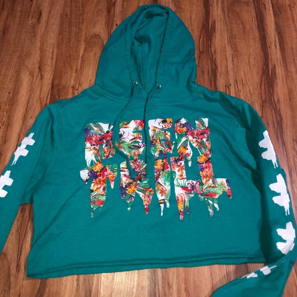 been trill cropped sweater L. Condition is "Pre-ow